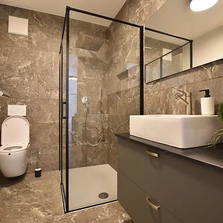 Apartment Jacuzzi Bei *